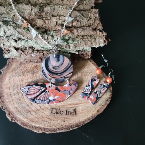 Collier papillon et fleurs corail en polymère