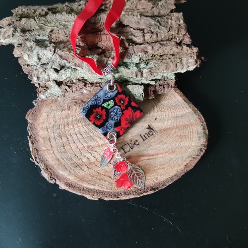 Collier coquelicot carré en polymère