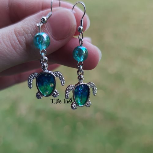 Boucles d'oreille tortue en résine