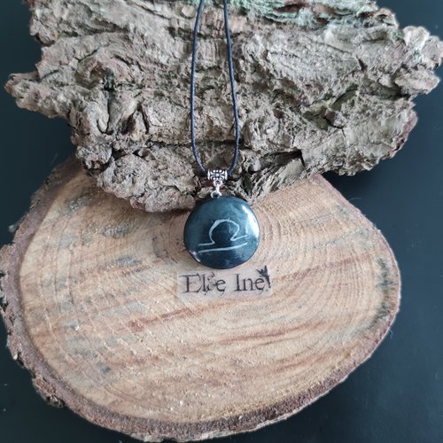 Collier signe astro balance et sa constellation en polymère