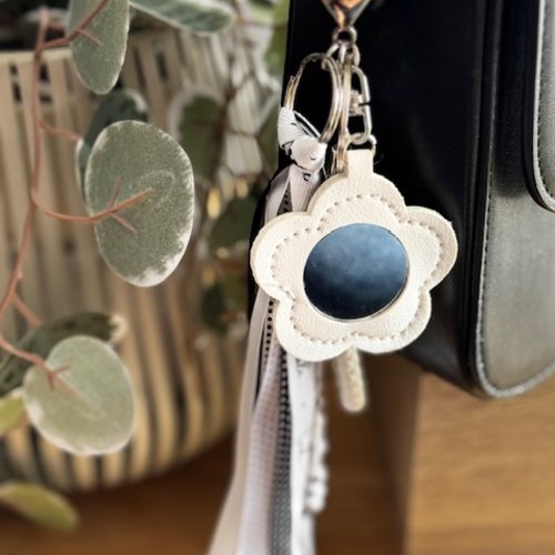 Porte clés / bijou de sac message "queen connasse"