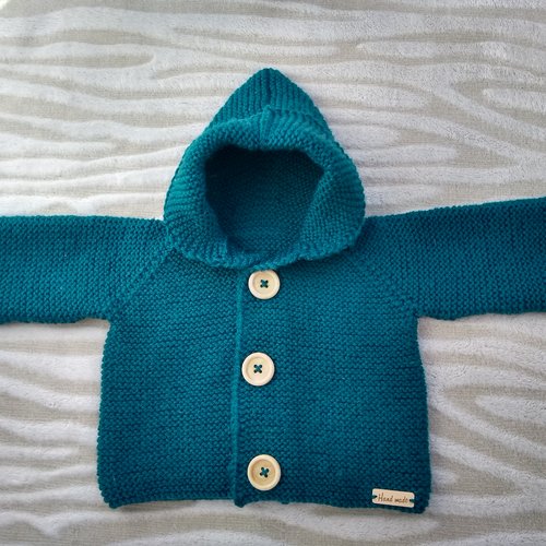 Veste bébé , gilet à capuche bébé 3 mois , tricoté à la main , 100% acrylique certifié oekotex