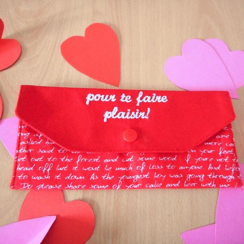Cadeau saint valentin, enveloppe tissu ecritures romantiques rouge, cadeau amoureux, zéro déchet, broderie "pour te faire plaisir !"
