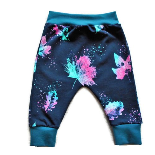 Sarouel bébé fille ou garçon, pantalon bébé 12 mois, sweat coton, feuilles pastels fond bleu, pantalon printemps