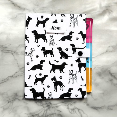 Range ordonnance pour chien, housse de carnet de santé, silhouettes chiens noirs dalmatien teckel dogue, nom brodé