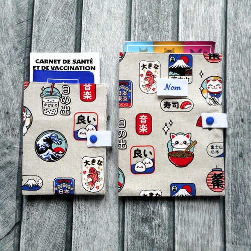 Couverture de carnet de santé pour chat, protège passeport ou range ordonnance, chats maneki neko et nourritures japonaises