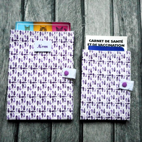 Etui passeport, protège carnet de santé pour chat, range ordonnance, nom brodé, arêtes de poissons violettes