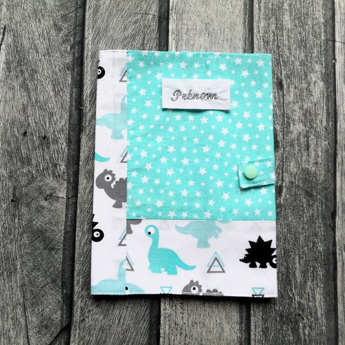 Housse de carnet de santé enfant, cadeau naissance bébé, protège carnet garçon fille, etoiles et dinosaures, prénom brodé,