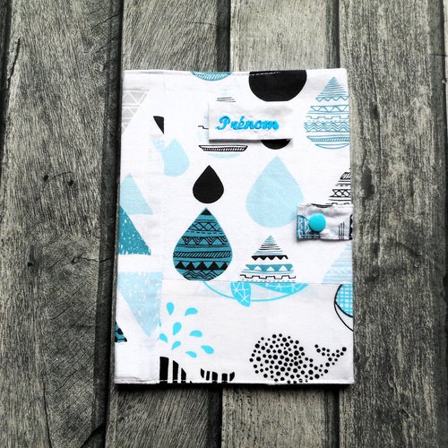 Couverture de carnet de santé enfant, cadeau naissance bébé, protège carnet garçon fille, gouttes et baleines, prénom brodé,