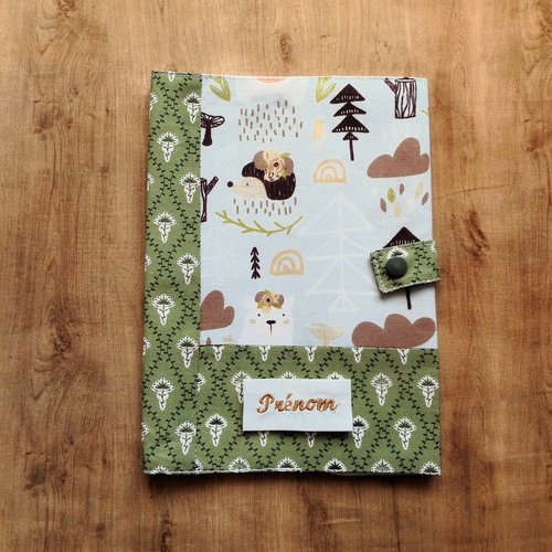 Protège carnet de santé enfant, ours et hérisson forêt, cadeau naissance bébé, carnet garçon fille, prénom brodé,