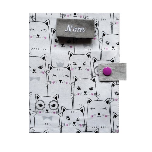 Protège passeport pour chat, housse de carnet de santé, chats longues têtes fond blanc, nom brodé