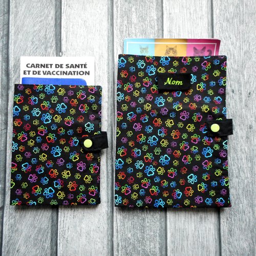 Housse de carnet de santé pour chat chien rongeur, pattes multicolores ajourées, protège passeport, range ordonnance, nom brodé