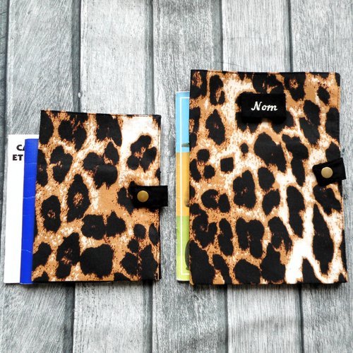 Range ordonnance ou etui passeport, léopard marron beige, protège carnet de santé pour chat, nom brodé