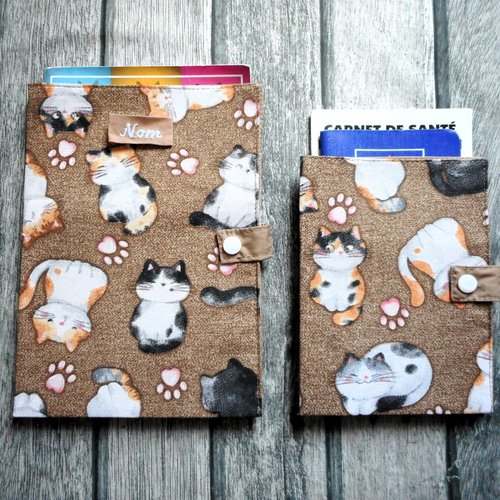 Couverture de carnet de santé pour chats, protège passeport, range ordonnance, chats tuxedo roux calico, nom brodé