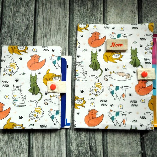 Protège carnet de santé pour chat, etui passeport ou range ordonnance, chats orange vert moutarde, nom brodé