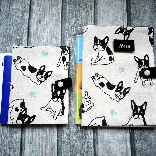 Petite ou grande housse de carnet de santé pour chien, protège passeport, range ordonnance, bouledogues français ecru, nom brodé