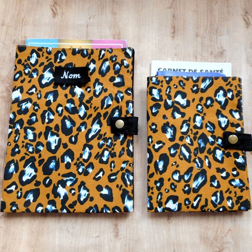 Protège carnet de santé pour chat, range ordonnance ou etui passeport, léopard moutarde bleu, nom brodé