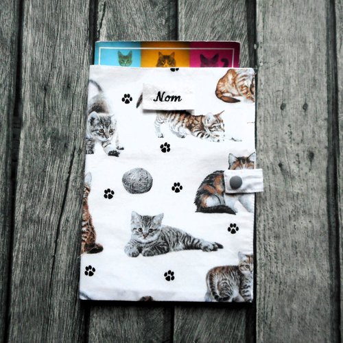 Protège carnet de santé pour chat, range ordonnance, chatons tigrés gris, roux, calico, nom brodé