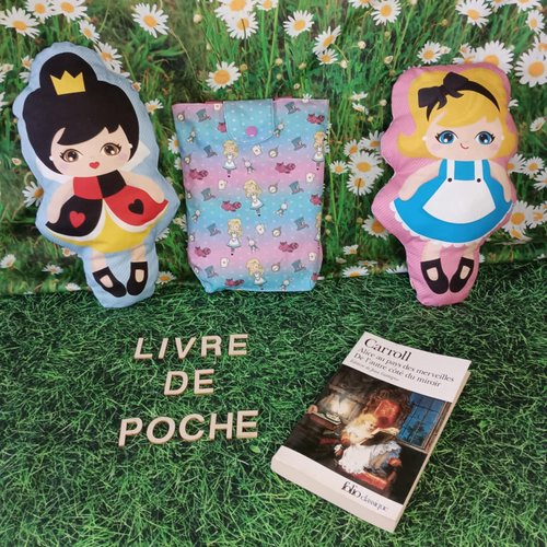 Housse à livre de poche, alice aux pays des merveilles, pochette à livre matelassée, cadeau lecteur lectrice