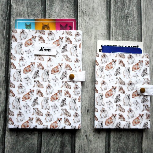 Petit ou grand protège carnet de santé pour chien, etui passeport, range ordonnance, bouledogues anglais réalistes, nom brodé
