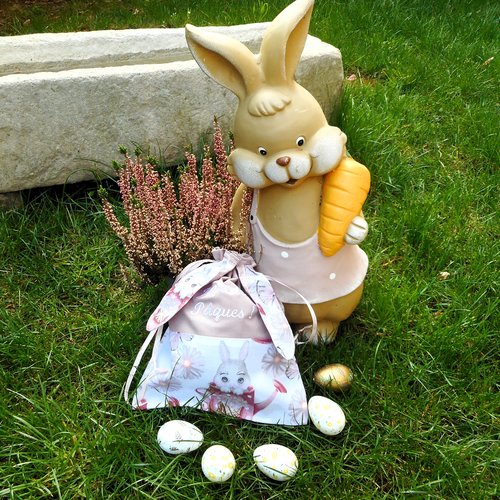 Pochon cadeau pâques, sac oreilles lapin, sac chasse aux oeufs de pâques, lapine dans l'arrosoir