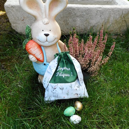 Sac cadeau pâques, sac chasse aux oeufs, pochon lapins dans l'herbe vert, oreilles de lapin, cadeau enfant