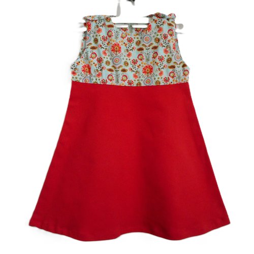 Robe chasuble fille 3 ans, robe trapèze jeans rouge, coton biologique fleurs bleues
