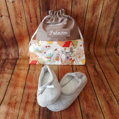 Sac à chaussons ou doudou, lapine sur la balançoire, sac ecole crèche maternelle, pochon bébé enfant, prénom brodé