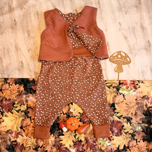 Ensemble bébé 12 mois, sarouel et gilet de berger réversible, jersey fleurs brique, sweat matelassé coton