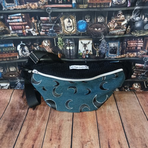 Sac banane sorcière, velours côtelé noir, jacquard lunes noires lurex, sac bandoulière, cadeau femme homme, cadeau anniversaire