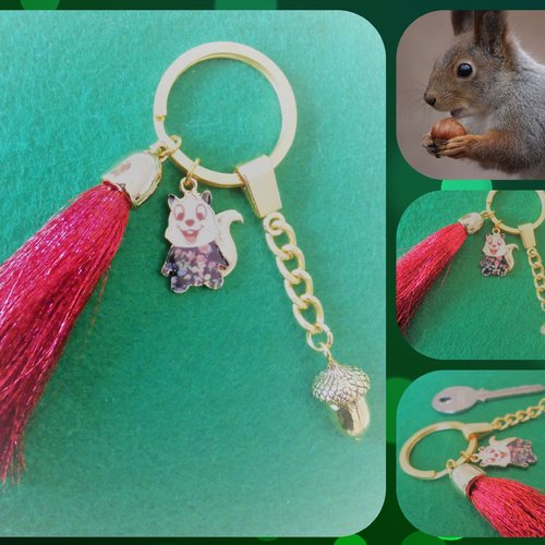Bijou de sac, porte clés personnalisable pompon rose flashy et breloques dorées colorées, écureuil et sa noisette