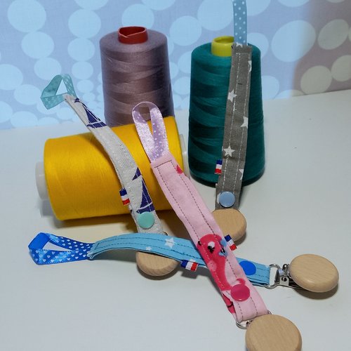 Attache-tétine artisanale