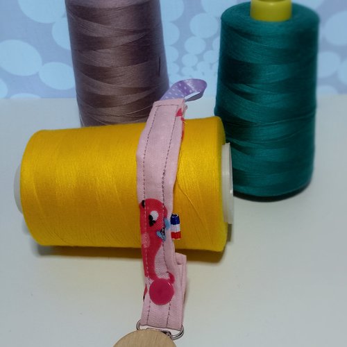 Attache-tétine artisanale