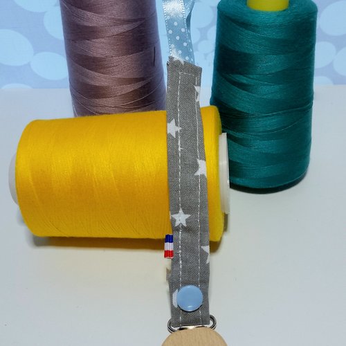 Attache-tétine artisanale