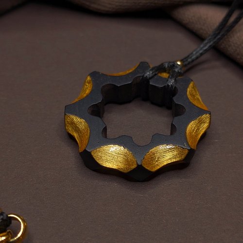 Collier en bois d'ébène et feuilles d'or 24k - oculus