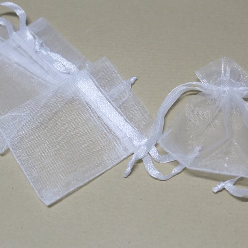 25 petits pochons organza blancs