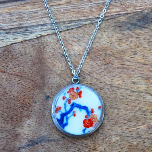 Collier avec pendentif en porcelaine, motif fleurs cerisier, artisanat, fait main