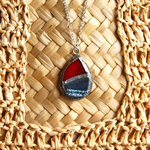 Collier avec pendentif en verre et métal,  artisanat, fait main