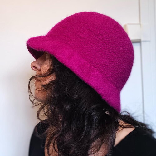 Chapeau cloche femme style rétro/vintage, années 20-30 fushia/rose/violet, bob