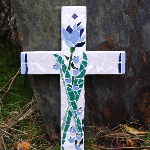 Crucifix, croix religieuse, mosaïque, décoration, fleurs