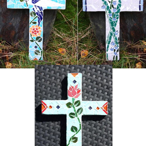 Croix, crucifix, personnalisable, dessin couleurs message au choix, sur commande, en mosaïque