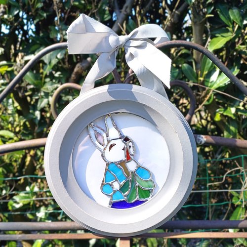Cadre bois et vitrail rond, lapin