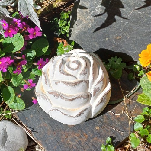 Fleur/rose blanche en ciment décoration exterieur/interieur