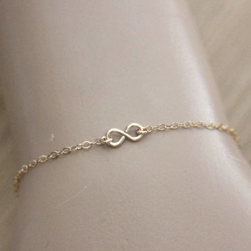 Bracelet minimaliste en or gold filled pendentif infini