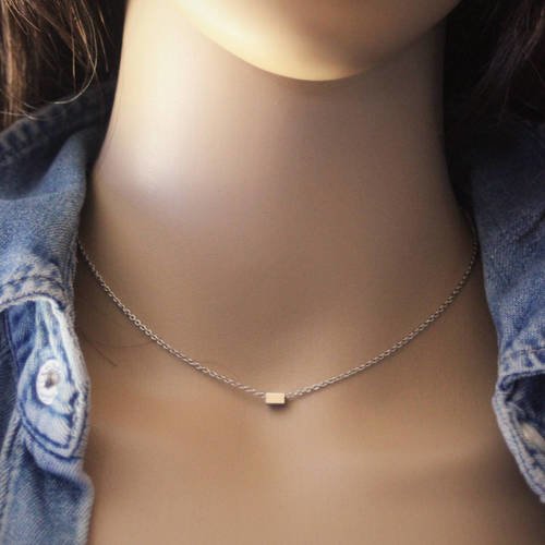 Collier acier inoxydable avec perle tube carrée