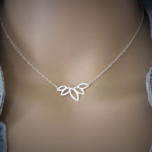 Collier ras de cou minimaliste et géométrique en argent massif 925 avec intercalaire feuilles asymétrique