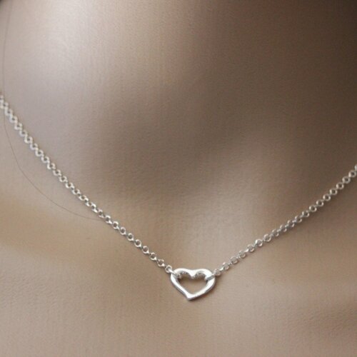 Collier minimaliste ras de cou avec coeur en argent massif