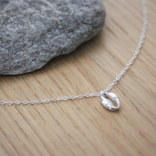 Collier minimaliste coquillage cauri en argent massif 925