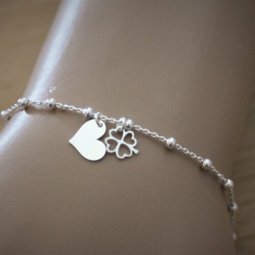 Bracelet minimaliste en argent massif chaine boules avec breloques trèfle à 4 feuilles et coeur