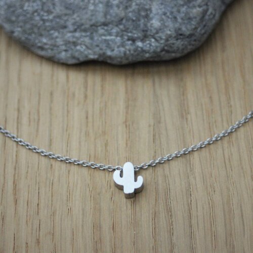 Collier minimaliste ras de cou en acier inoxydable pendentif cactus